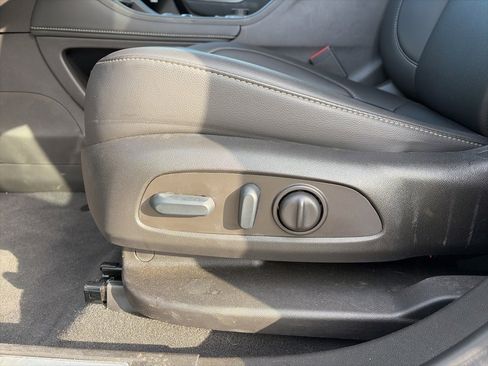 Used 2023 GMC Acadia SLT image 14