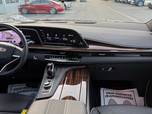 Used 2024 Cadillac Escalade ESV Premium Luxury image 23