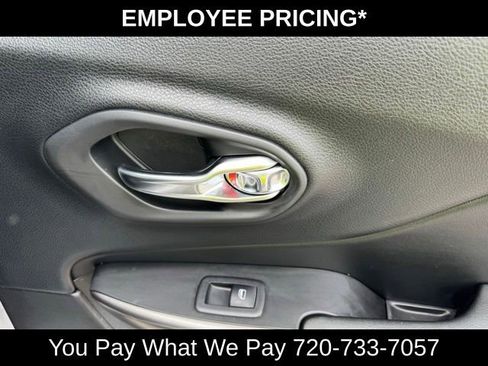 Used 2019 Jeep Cherokee Latitude w/ Cold Weather Group AWD/4WD image 22