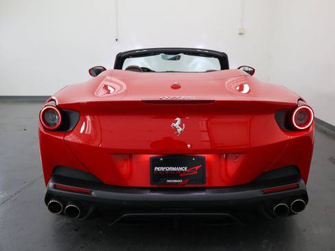 Used 2019 Ferrari Portofino RWD image 5