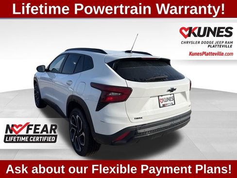 Used 2024 Chevrolet Trax RS w/ Sunroof Package FWD image 7