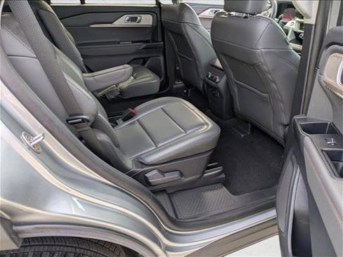 Used 2025 Ford Explorer Active w/ Active Comfort Package image 16