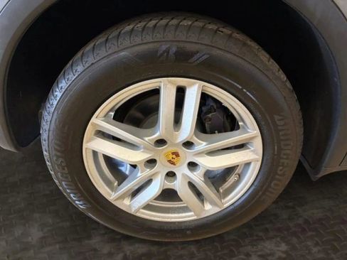 Used 2016 Porsche Cayenne w/ Premium Package Plus AWD/4WD image 37