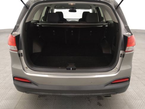 Used 2017 Kia Sorento LX w/ LX Convenience Package image 29