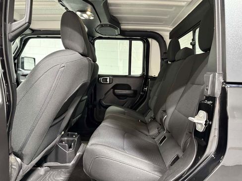 Used 2023 Jeep Gladiator Sport image 18