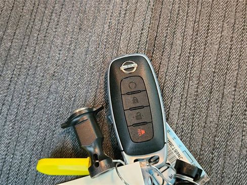 Used 2023 Nissan Rogue SV FWD image 22