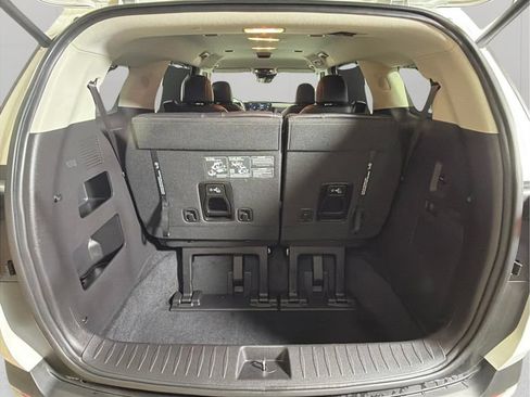 Used 2025 Kia Carnival EX FWD image 31