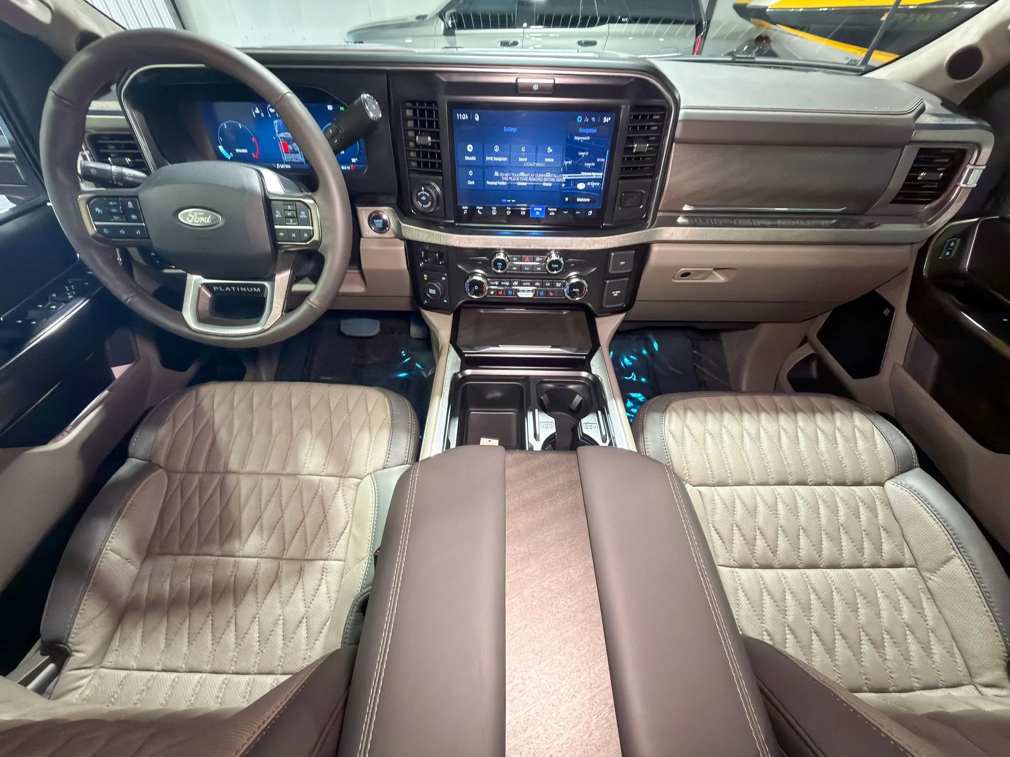 Used 2027 Ford F450 Platinum w/ Platinum Plus Package AWD/4WD image 17