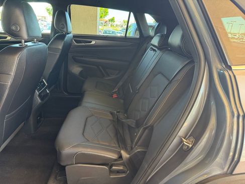 Used 2025 Volkswagen Atlas Cross Sport SE image 28