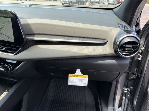 New 2026 Chevrolet Equinox LT w/ Convenience Package II FWD image 32