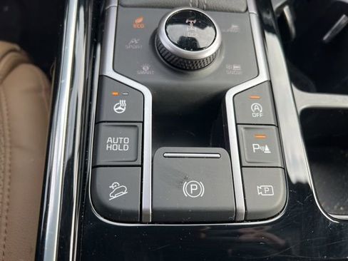 Certified 2025 Kia Sorento SX Prestige w/ Olive Brown Leather Package image 31