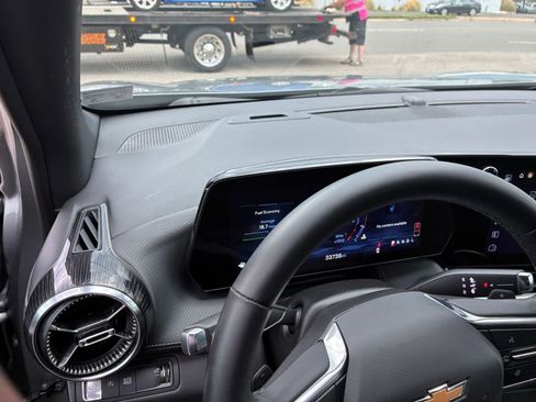 Used 2025 Chevrolet Equinox LT FWD image 29