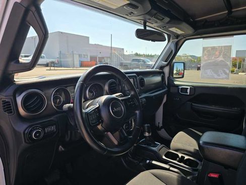 Used 2018 Jeep Wrangler Sport AWD/4WD image 9