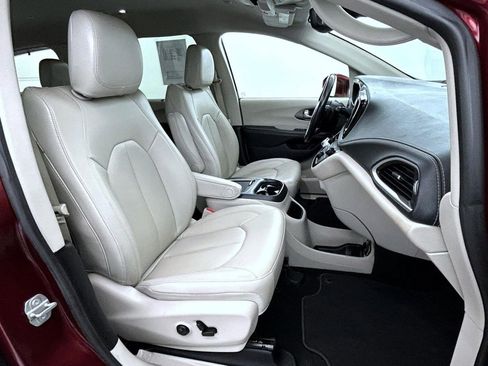 Used 2021 Chrysler Pacifica Touring-L w/ Premium & Safety Sphere Group image 15