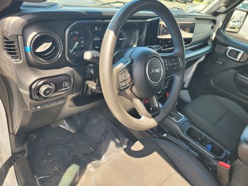 Used 2024 Jeep Wrangler Unlimited Rubicon 4xe AWD/4WD image 12