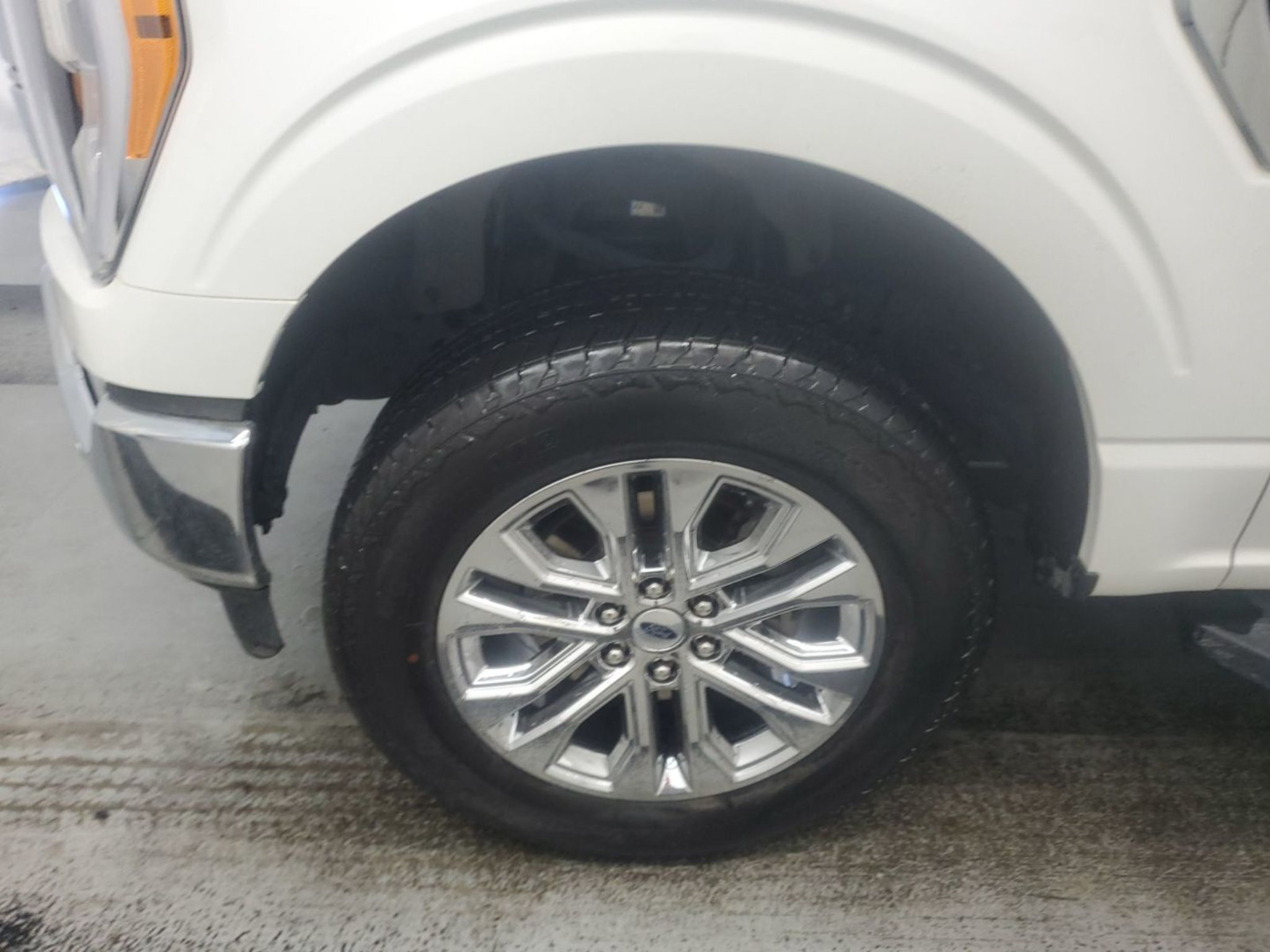 Used 2023 Ford F150 Lariat w/ FX4 Off-Road Package AWD/4WD image 9