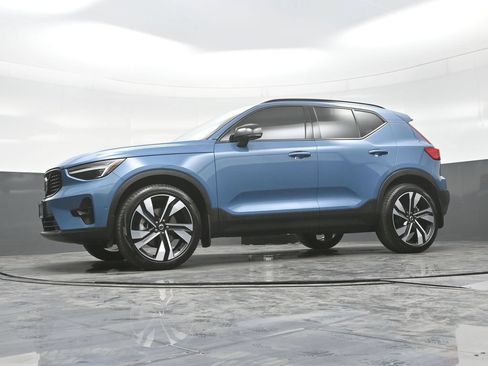 Used 2025 Volvo XC40 B5 Ultra AWD/4WD image 24