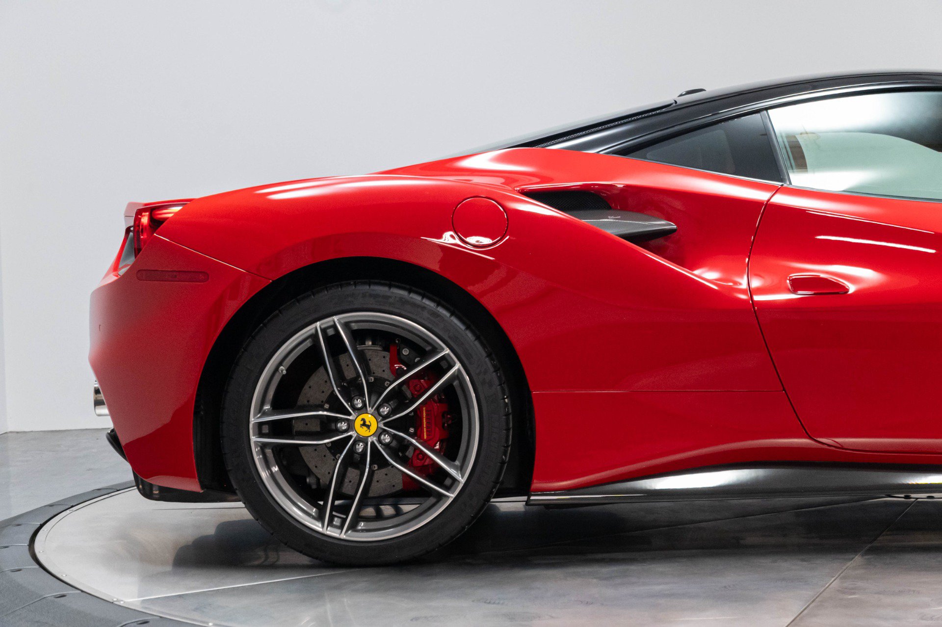 Used 2016 Ferrari 488 GTB RWD image 27