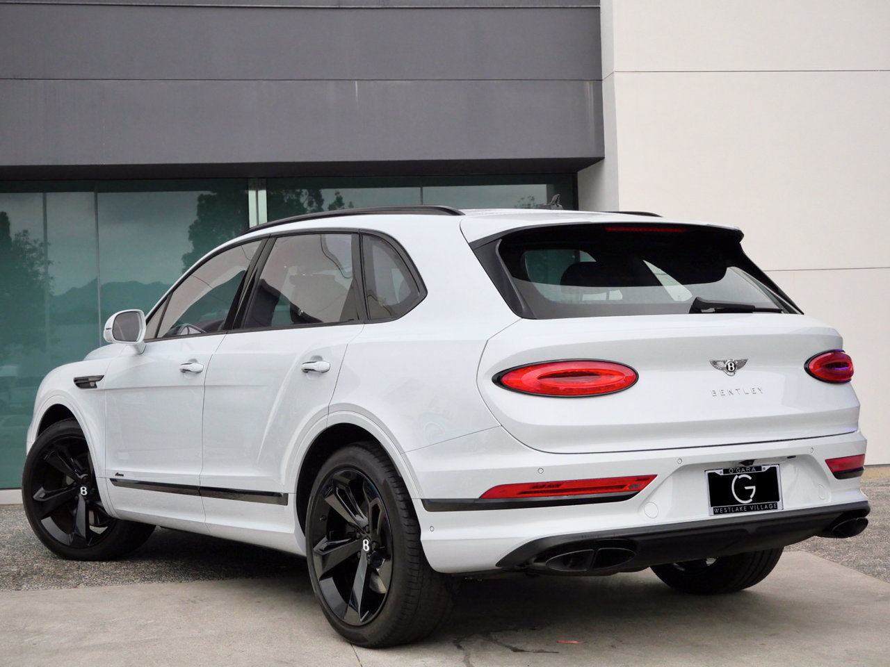Used 2023 Bentley Bentayga AWD/4WD image 3