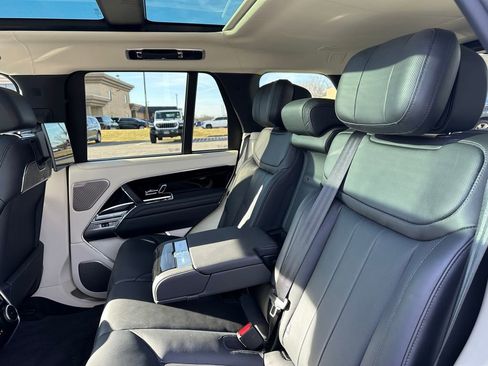 Used 2024 Land Rover Range Rover Autobiography image 16