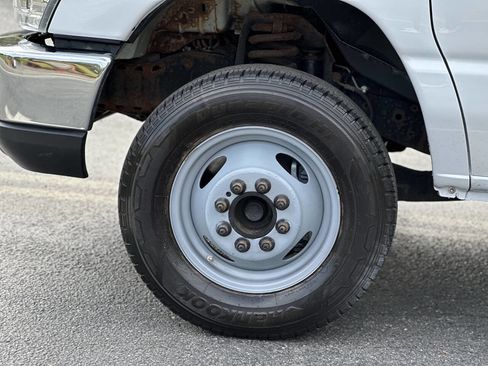 Used 2013 Ford E-350 and Econoline 350 Super Duty w/ Payload Pkg image 19