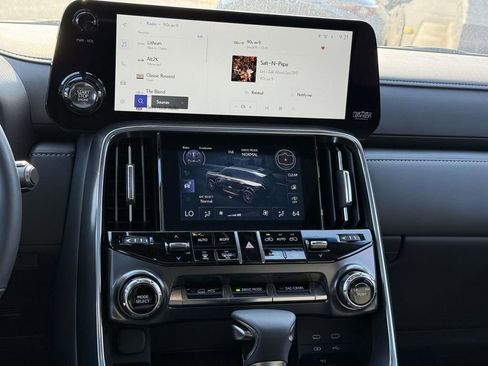 Used 2025 Lexus LX 600 4WD w/ Accessory Package (2T) image 18