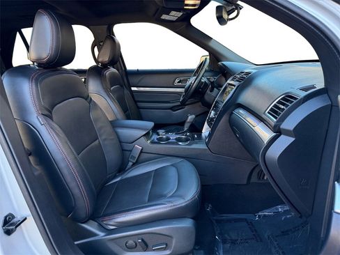 Used 2019 Ford Explorer Sport image 18
