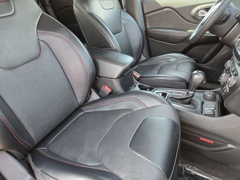 Used 2022 Jeep Cherokee Trailhawk w/ Sound & Nav Group AWD/4WD image 15