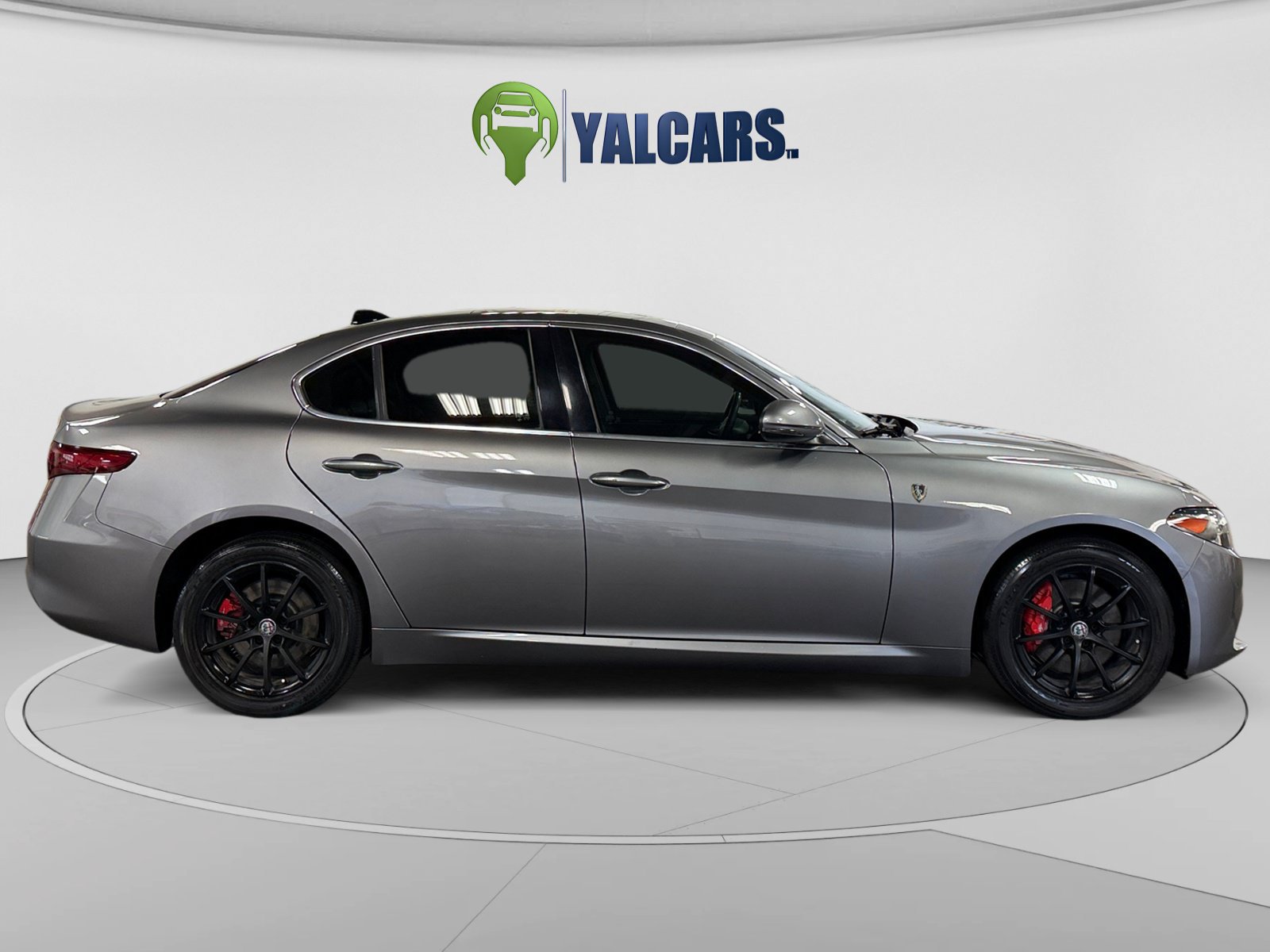 Used 2018 Alfa Romeo Giulia AWD image 6