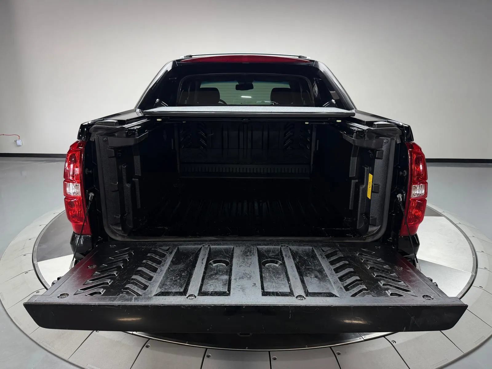 Used 2013 Chevrolet Avalanche LT w/ Suspension Package, Off-Road AWD/4WD image 13