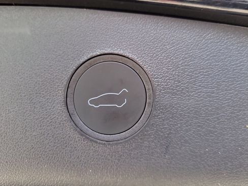 Used 2023 Tesla Model 3 Standard Range RWD image 9