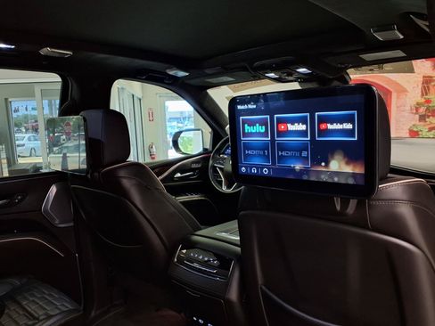 Certified 2023 Cadillac Escalade ESV Sport Platinum w/ LPO, ONYX Package AWD/4WD image 16