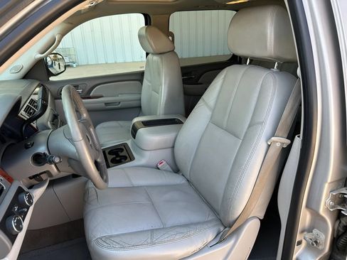 Used 2009 GMC Yukon XL SLT w/ Preferred Package AWD/4WD image 8