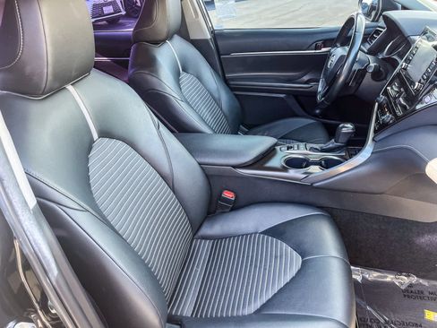 Used 2022 Toyota Camry SE image 15