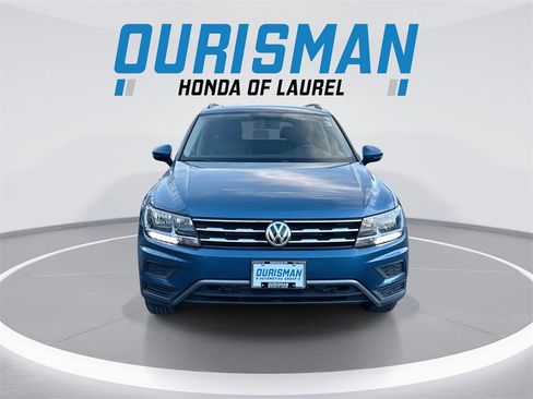 Used 2020 Volkswagen Tiguan SE w/ Panoramic Sunroof Package image 3