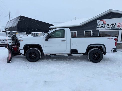 Used 2025 Chevrolet Silverado 3500 W/T image 2