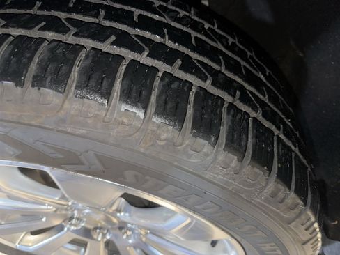 Used 2021 Chevrolet Tahoe Premier w/ Premium Package image 11