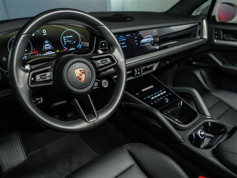 Certified 2026 Porsche Cayenne AWD/4WD image 4
