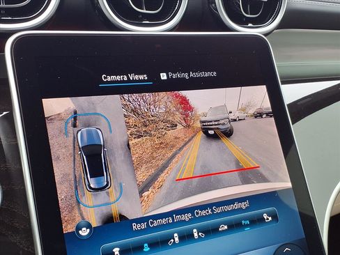 Used 2024 Mercedes-Benz GLC 300 4MATIC image 11