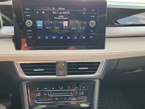 Certified 2025 Volkswagen Taos SE image 14