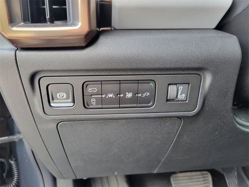 New 2025 GMC Hummer EV 2X image 12