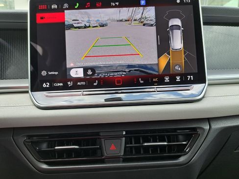 New 2026 Volkswagen Tiguan SE FWD image 11