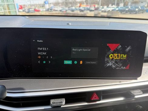 Certified 2024 Kia Sorento LX image 11