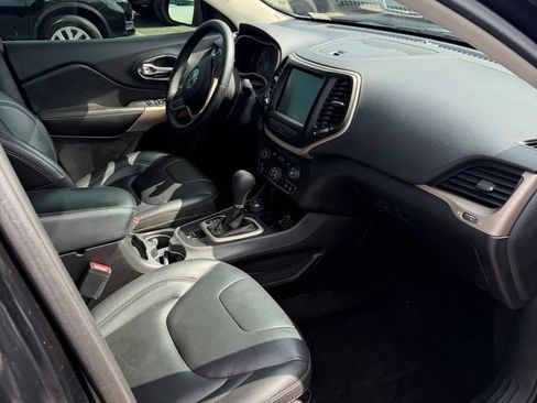 Used 2017 Jeep Cherokee Limited AWD/4WD image 9