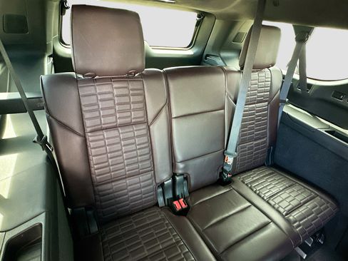 Used 2022 Cadillac Escalade ESV Sport Platinum w/ LPO, ONYX Package image 31