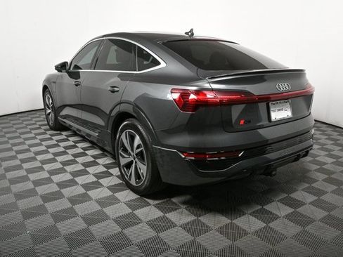 Used 2024 Audi Q8 e-tron Premium image 30