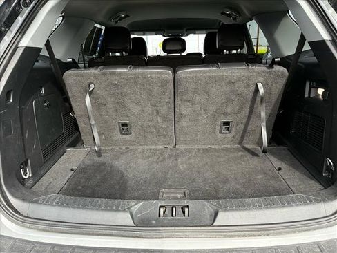 Used 2023 Ford Explorer XLT w/ Equipment Group 202A image 8