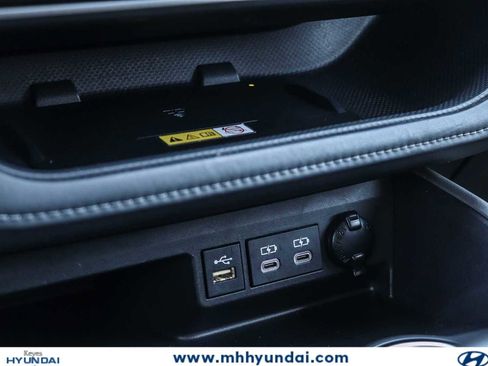 Used 2023 Toyota Highlander XLE FWD image 23