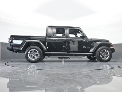 Used 2024 Jeep Gladiator Sport w/ Premium Package image 58