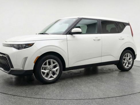Used 2025 Kia Soul LX w/ LX Technology Package FWD image 3